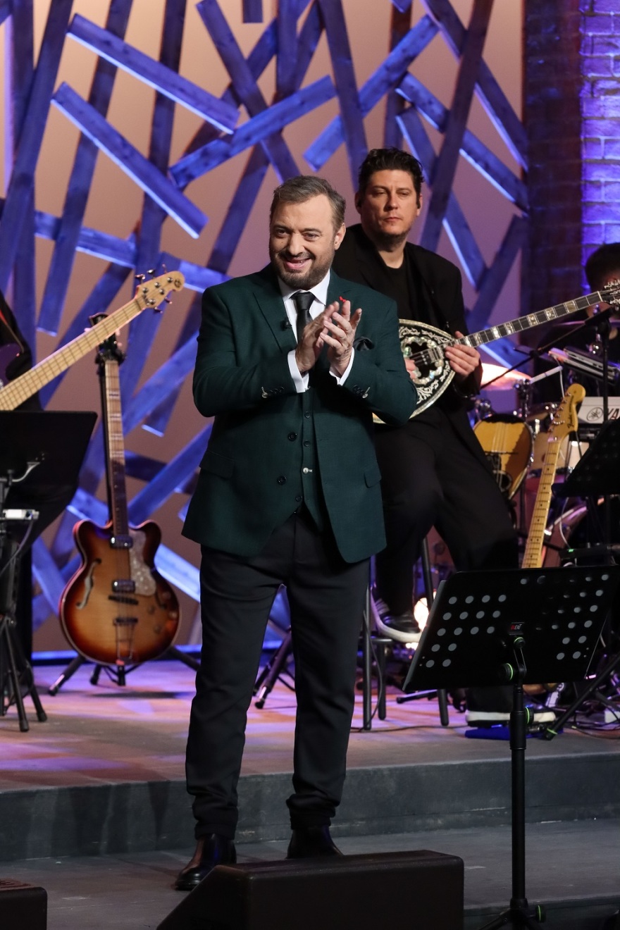 Χριστούγεννα: Τι πρόγραμμα θα έχουν απόψε τα κανάλια