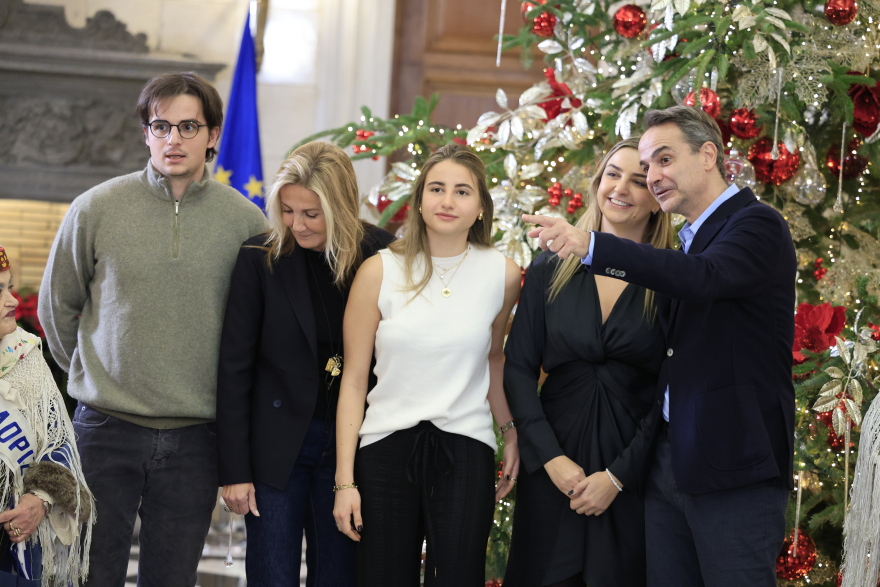 Χριστουγεννιάτικα κάλαντα από το Καστελλόριζο είπαν στον Κυριάκο Μητσοτάκη - Δείτε βίντεο και φωτογραφίες