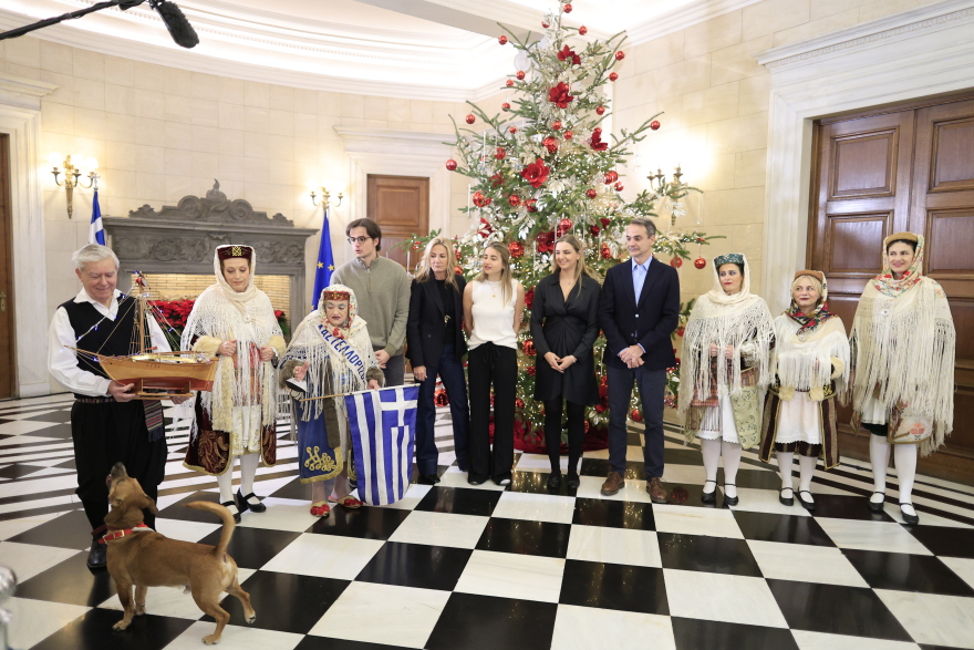 Χριστουγεννιάτικα κάλαντα από το Καστελλόριζο είπαν στον Κυριάκο Μητσοτάκη - Δείτε βίντεο και φωτογραφίες