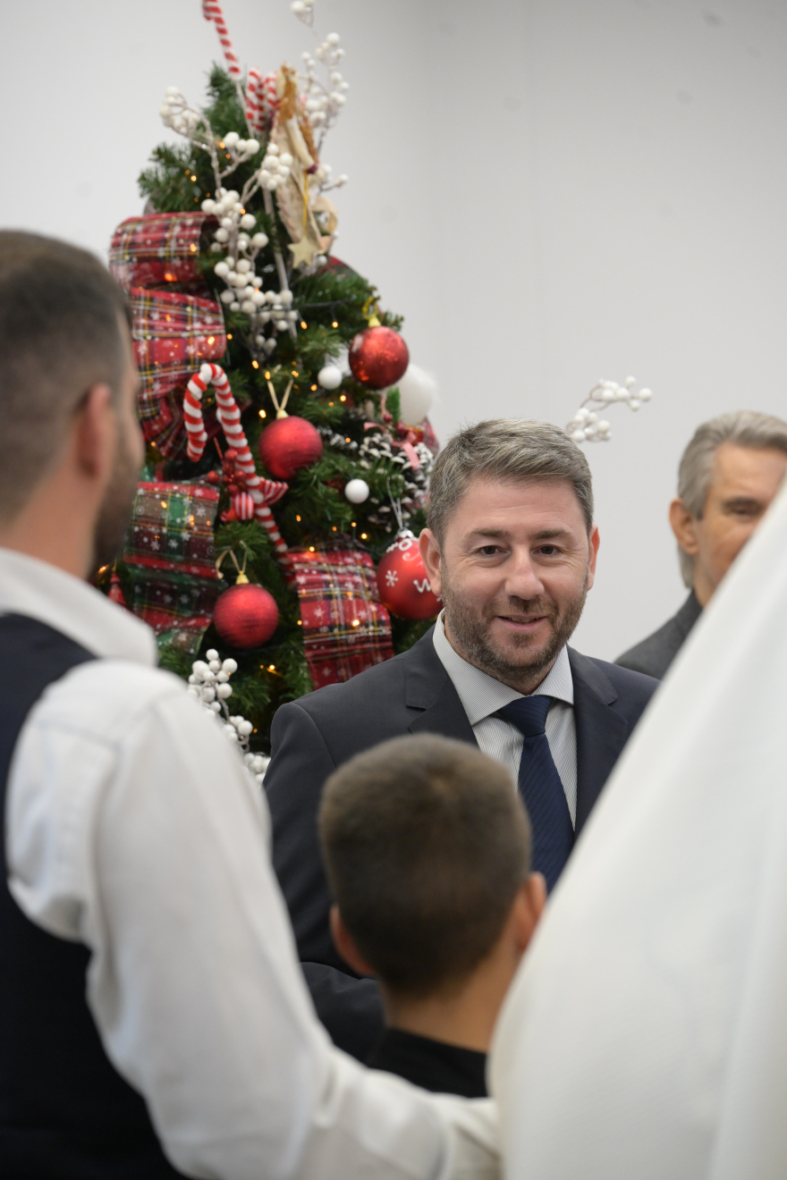 ΠΑΣΟΚ: Κάλαντα από την Κρήτη και την Αρκαδία είπαν στον Ανδρουλάκη - Δείτε φωτογραφίες