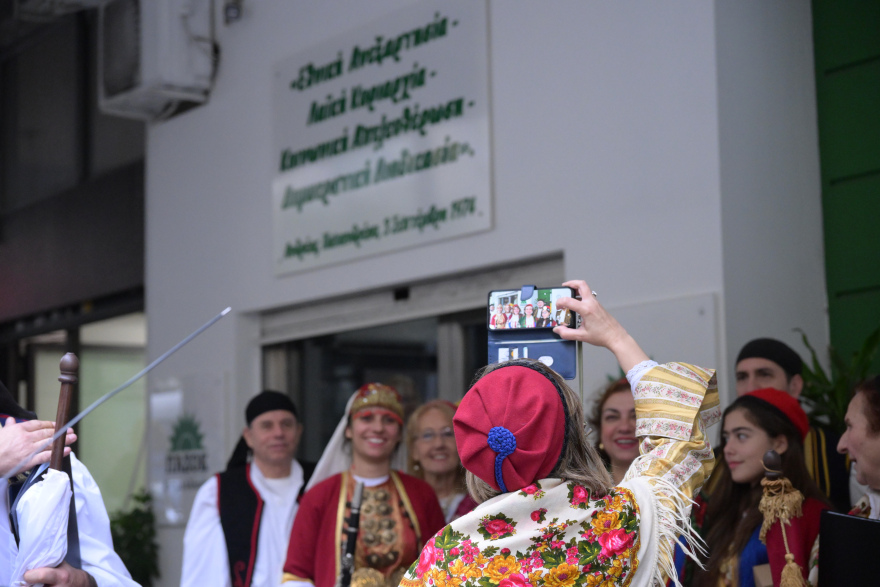 ΠΑΣΟΚ: Κάλαντα από την Κρήτη και την Αρκαδία είπαν στον Ανδρουλάκη - Δείτε φωτογραφίες