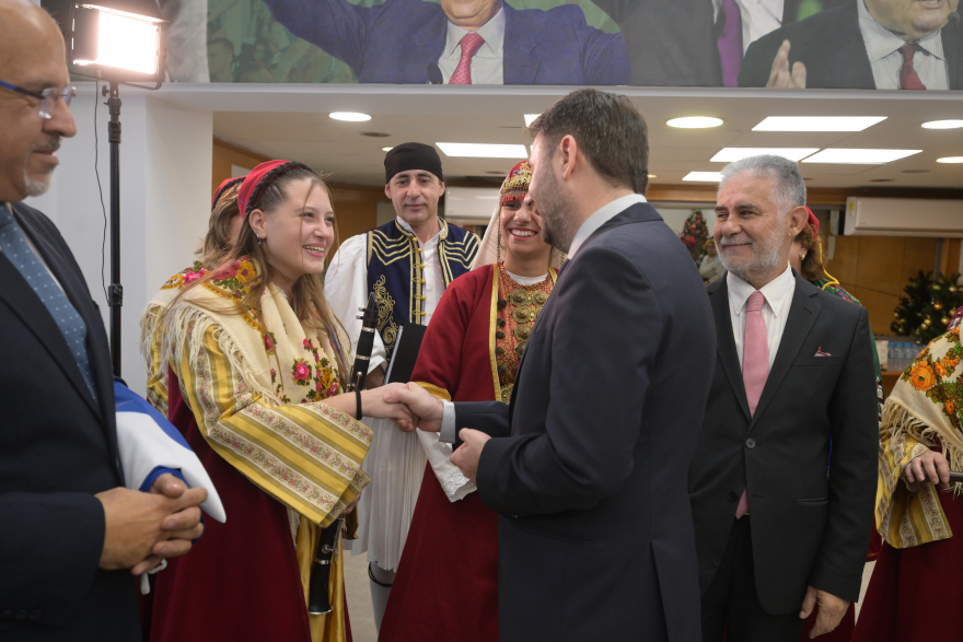 ΠΑΣΟΚ: Κάλαντα από την Κρήτη και την Αρκαδία είπαν στον Ανδρουλάκη - Δείτε φωτογραφίες