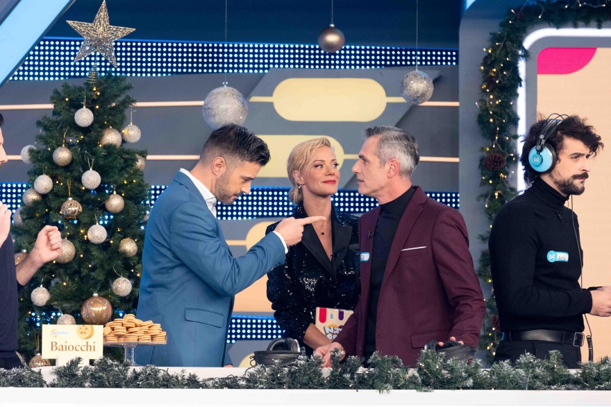 Χριστούγεννα: Τι πρόγραμμα θα έχουν απόψε τα κανάλια