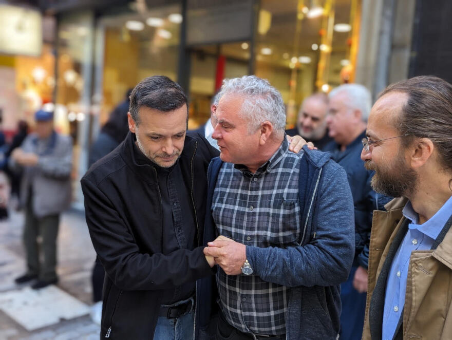 Στο εμπορικό τρίγωνο της Αθήνας και τη Βαρβάκειο Αγορά ο Χάρης Δούκας - Δείτε βίντεο και φωτογραφίες