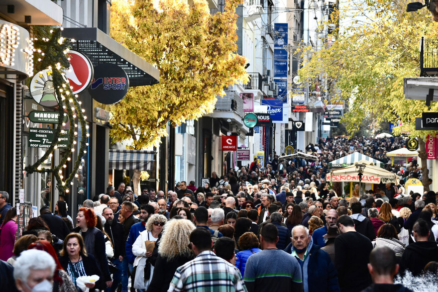 Αθήνα: Πλήθος κόσμου στο κέντρο για τα τελευταία ψώνια πριν τα Χριστούγεννα - Δείτε εικόνες