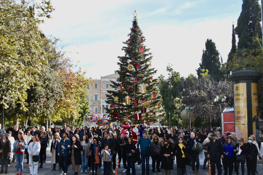 Αθήνα: Πλήθος κόσμου στο κέντρο για τα τελευταία ψώνια πριν τα Χριστούγεννα - Δείτε εικόνες