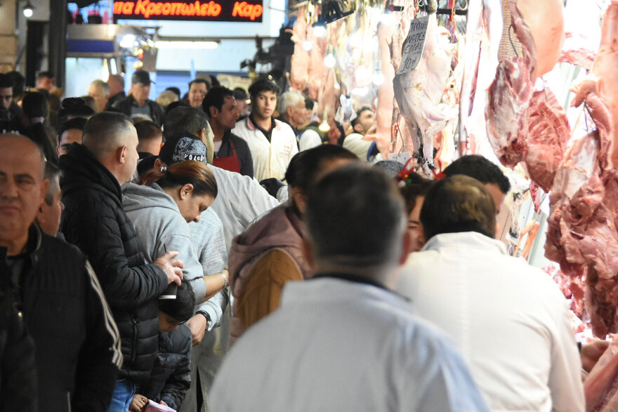 Αθήνα: Πλήθος κόσμου στο κέντρο για τα τελευταία ψώνια πριν τα Χριστούγεννα - Δείτε εικόνες