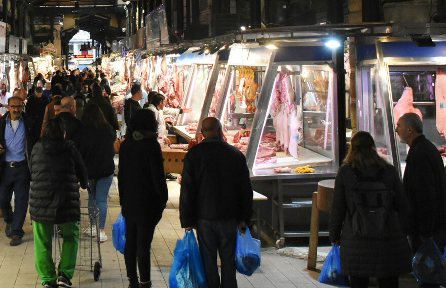 Αθήνα: Πλήθος κόσμου στο κέντρο για τα τελευταία ψώνια πριν τα Χριστούγεννα - Δείτε εικόνες