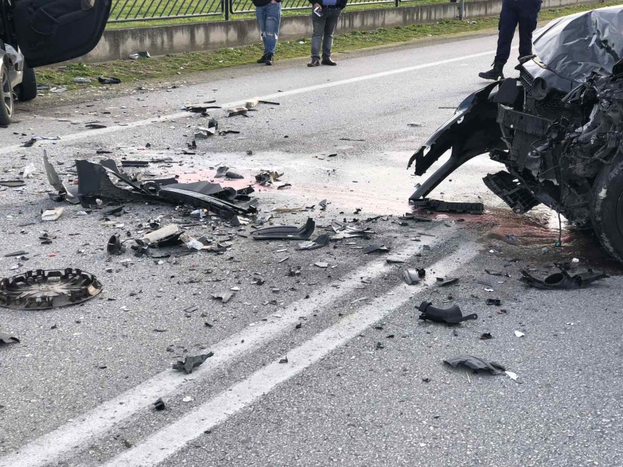 Φριχτό τροχαίο έξω από τη Λάρισα - Νεκρός 22χρονος, τραυματίστηκε 25χρονος 