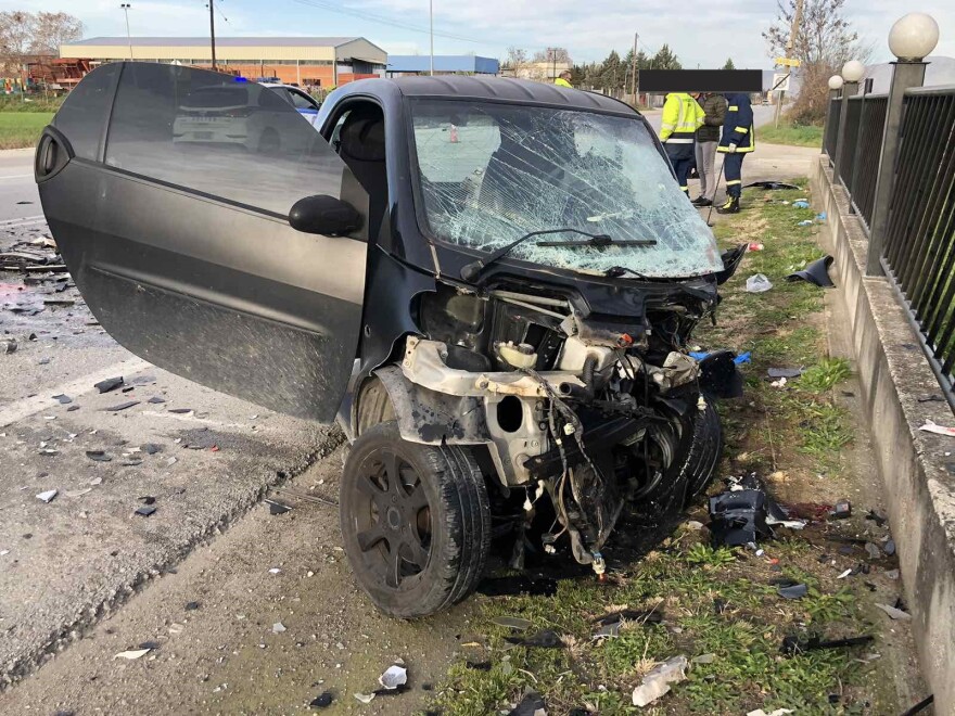 Φριχτό τροχαίο έξω από τη Λάρισα - Νεκρός 22χρονος, τραυματίστηκε 25χρονος 