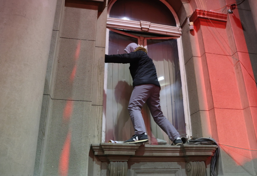 Νέες διαδηλώσεις της αντιπολίτευσης στη Σερβία για τις εκλογές – Επιχείρησαν να καταλάβουν το δημαρχείο