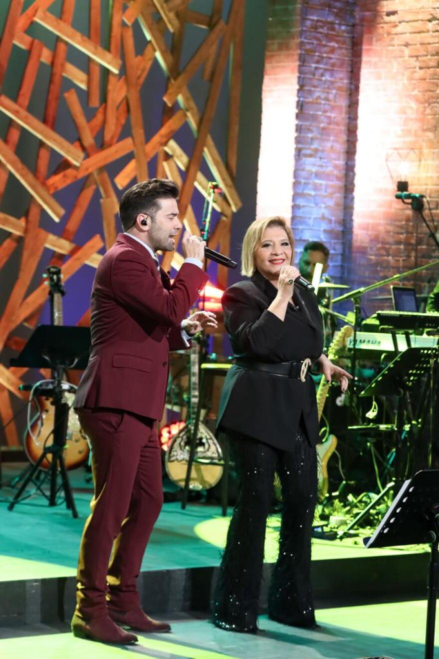 Παραμονή Χριστουγέννων με τον Χρήστο Φερεντίνο στον ΣΚΑΪ - Οι λαμπεροί καλεσμένοι