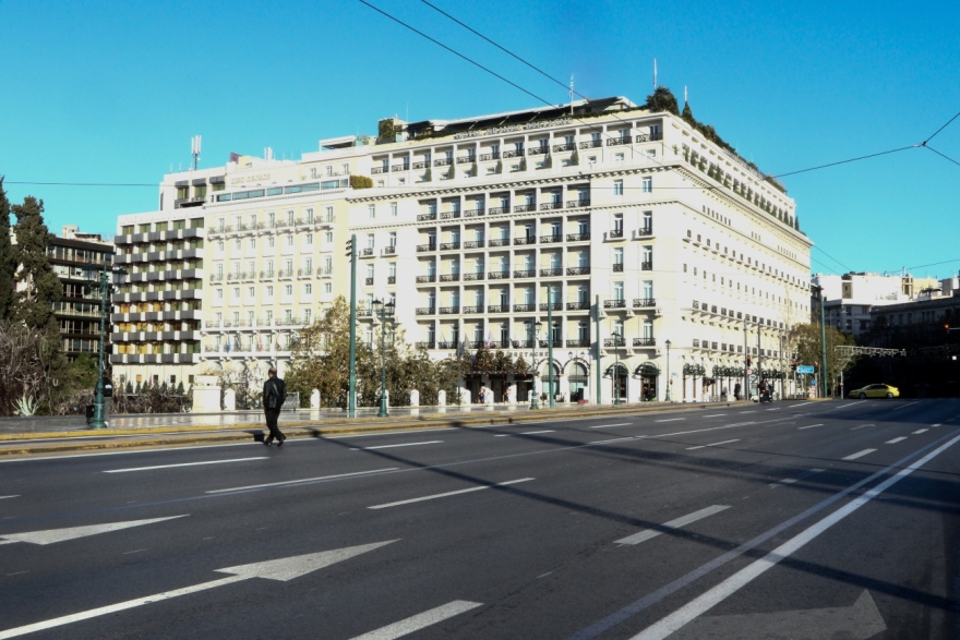 Χριστούγεννα: Άδεια η Αθήνα το πρωί – Δείτε φωτογραφίες