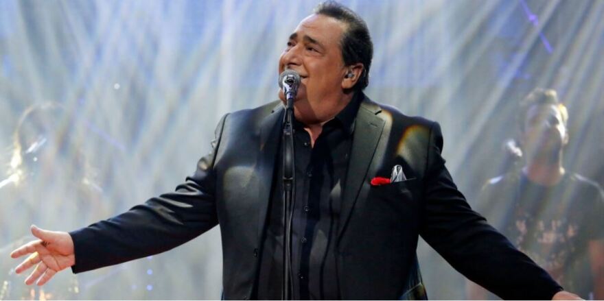 Βασίλης Καρράς: Άγνωστες στιγμές από τη ζωή του πιο αυθεντικού λαϊκού τραγουδιστή της γενιάς του