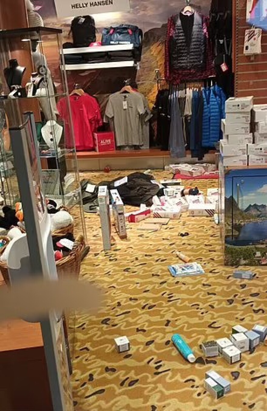 Δείτε βίντεο: Πανικός σε κρουαζιερόπλοιο στη Βόρεια Θάλασσα  με κύματα 20 μέτρων, φωνές και επιβάτες με σωσίβια