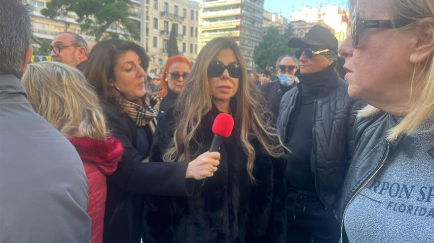 Βασίλης Καρράς: Ποιοι επώνυμοι έδωσαν το «παρών» στην κηδεία του - Συντετριμμένοι η Δημητρίου και ο Αργυρός