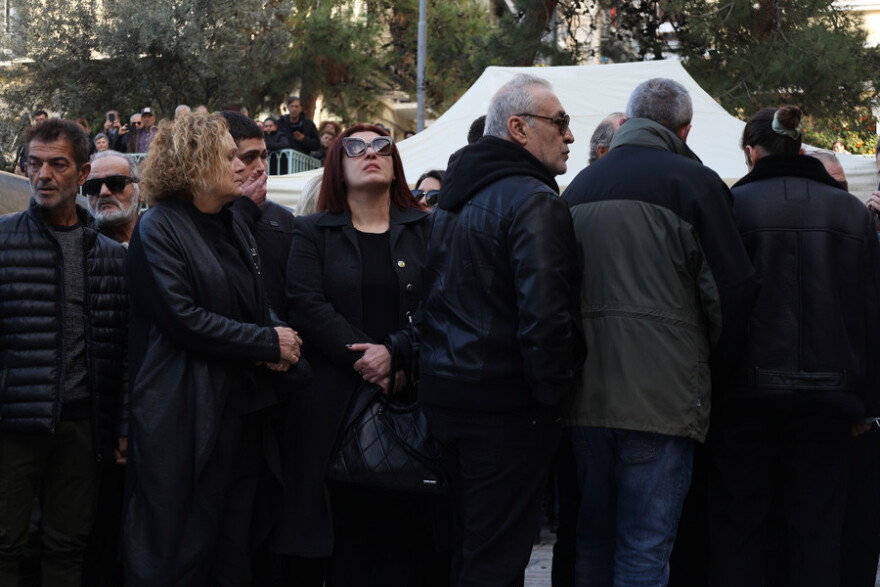 Βασίλης Καρράς: Η Θεσσαλονίκη τον αποχαιρέτησε - Η εξόδιος ακολουθία μέσα από βίντεο και φωτογραφίες