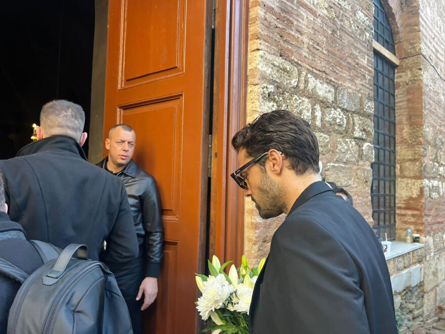 Βασίλης Καρράς: Η Θεσσαλονίκη τον αποχαιρέτησε - Η εξόδιος ακολουθία μέσα από βίντεο και φωτογραφίες