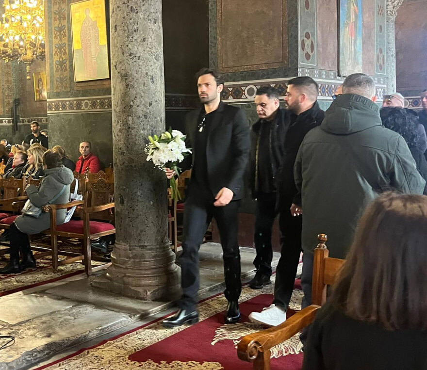 Βασίλης Καρράς: Η Θεσσαλονίκη τον αποχαιρέτησε - Η εξόδιος ακολουθία μέσα από βίντεο και φωτογραφίες