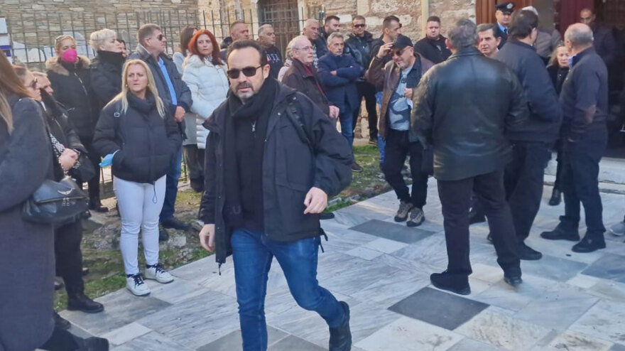 Βασίλης Καρράς: Η Θεσσαλονίκη τον αποχαιρέτησε - Η εξόδιος ακολουθία μέσα από βίντεο και φωτογραφίες