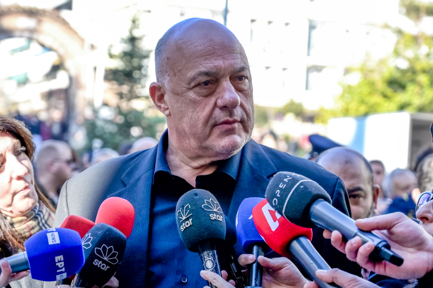 Βασίλης Καρράς: Η Θεσσαλονίκη τον αποχαιρέτησε - Η εξόδιος ακολουθία μέσα από βίντεο και φωτογραφίες