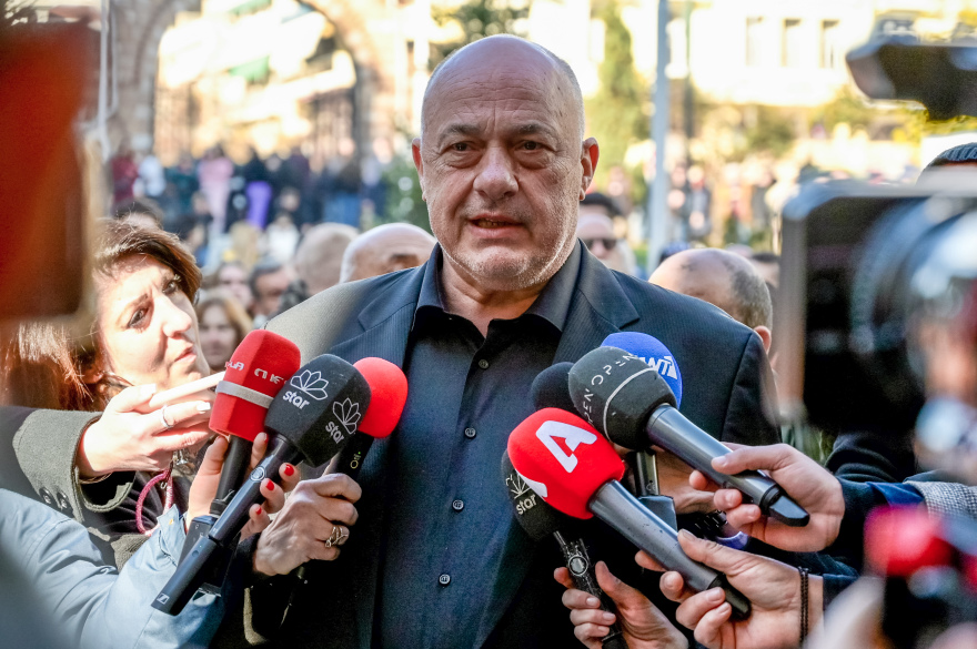 Βασίλης Καρράς: Η Θεσσαλονίκη τον αποχαιρέτησε - Η εξόδιος ακολουθία μέσα από βίντεο και φωτογραφίες