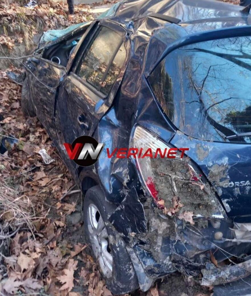 Βέροια: IX έπεσε σε γκρεμό - Νεκρή η συνοδηγός, τραυματίας η οδηγός (φωτογραφίες)