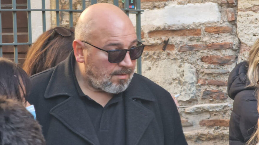 Βασίλης Καρράς: Η Θεσσαλονίκη τον αποχαιρέτησε - Η εξόδιος ακολουθία μέσα από βίντεο και φωτογραφίες