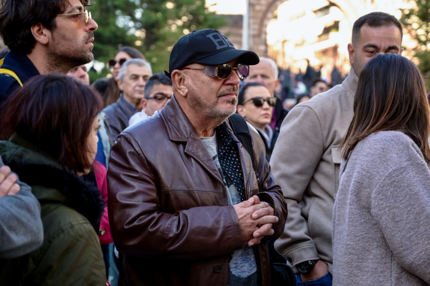 Βασίλης Καρράς: Η Θεσσαλονίκη τον αποχαιρέτησε - Η εξόδιος ακολουθία μέσα από βίντεο και φωτογραφίες