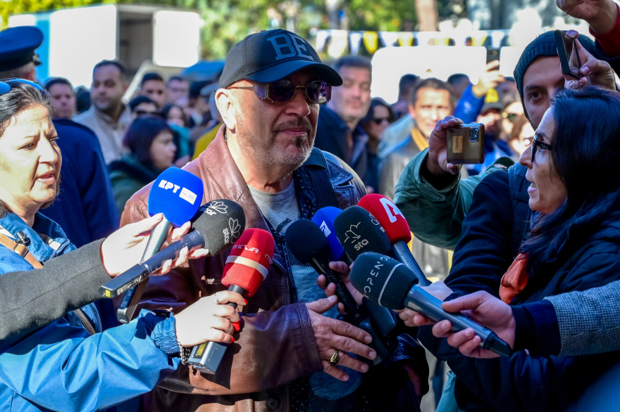 Βασίλης Καρράς: Η Θεσσαλονίκη τον αποχαιρέτησε - Η εξόδιος ακολουθία μέσα από βίντεο και φωτογραφίες