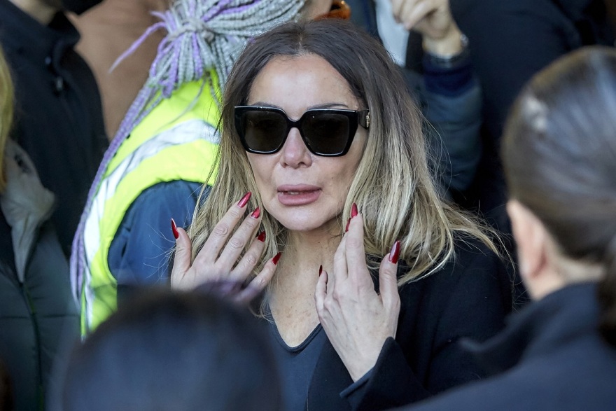 Βασίλης Καρράς: Πλούταρχος, Βανδή, Οικονομόπουλος και Ρέμος στην ταφή του μεγάλου τραγουδιστή - Οι επώνυμοι που έδωσαν το «παρών» στην Καβάλα