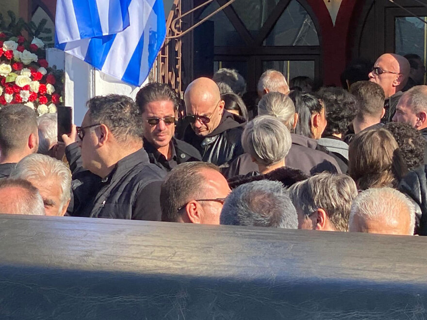 Το τελευταίο αντίο στον Βασίλη Καρρά στη γενέτειρά του, το Κοκκινοχώρι Καβάλας - Βίντεο και φωτογραφίες