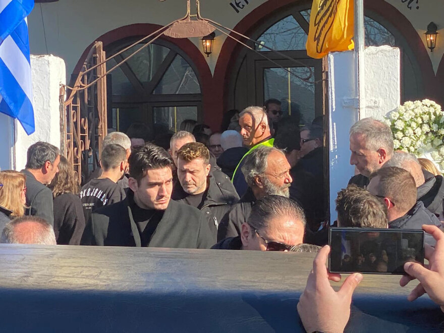 Το τελευταίο αντίο στον Βασίλη Καρρά στη γενέτειρά του, το Κοκκινοχώρι Καβάλας - Βίντεο και φωτογραφίες