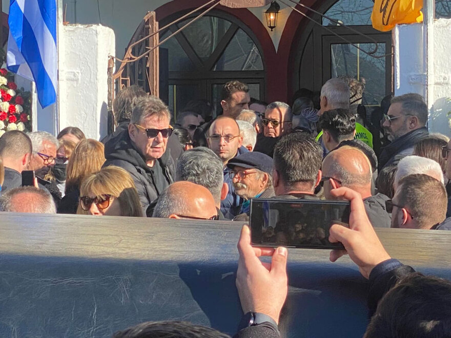 Το τελευταίο αντίο στον Βασίλη Καρρά στη γενέτειρά του, το Κοκκινοχώρι Καβάλας - Βίντεο και φωτογραφίες