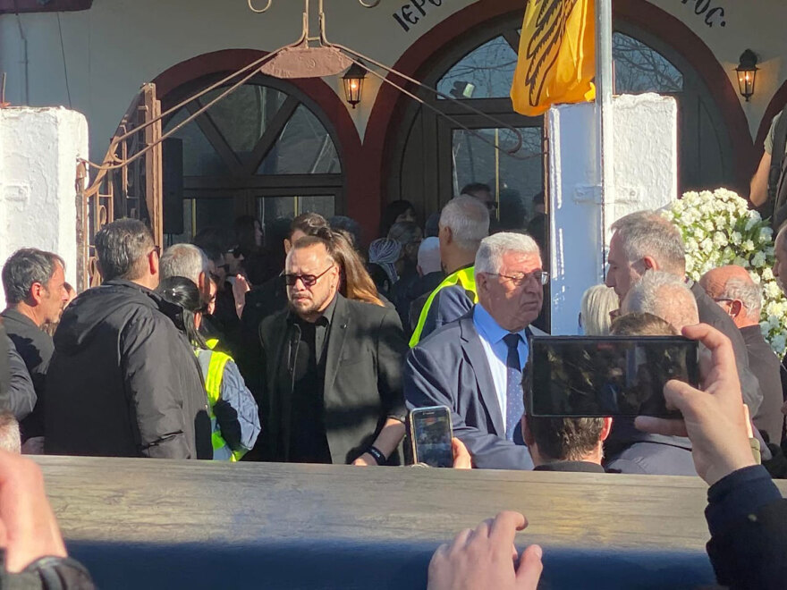 Το τελευταίο αντίο στον Βασίλη Καρρά στη γενέτειρά του, το Κοκκινοχώρι Καβάλας - Βίντεο και φωτογραφίες