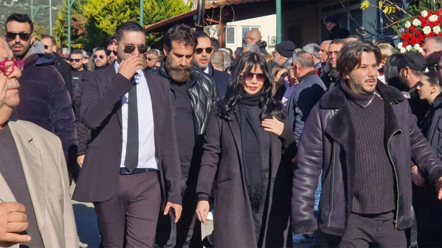 Το τελευταίο αντίο στον Βασίλη Καρρά στη γενέτειρά του, το Κοκκινοχώρι Καβάλας - Βίντεο και φωτογραφίες