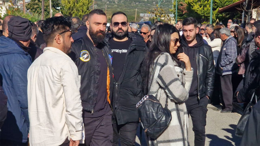 Το τελευταίο αντίο στον Βασίλη Καρρά στη γενέτειρά του, το Κοκκινοχώρι Καβάλας - Βίντεο και φωτογραφίες