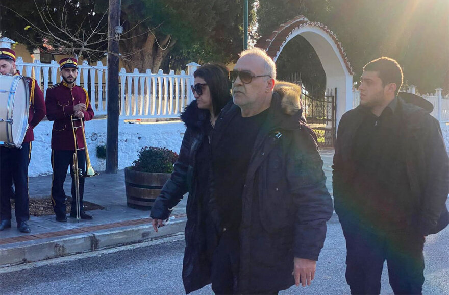 Το τελευταίο αντίο στον Βασίλη Καρρά στη γενέτειρά του, το Κοκκινοχώρι Καβάλας - Βίντεο και φωτογραφίες