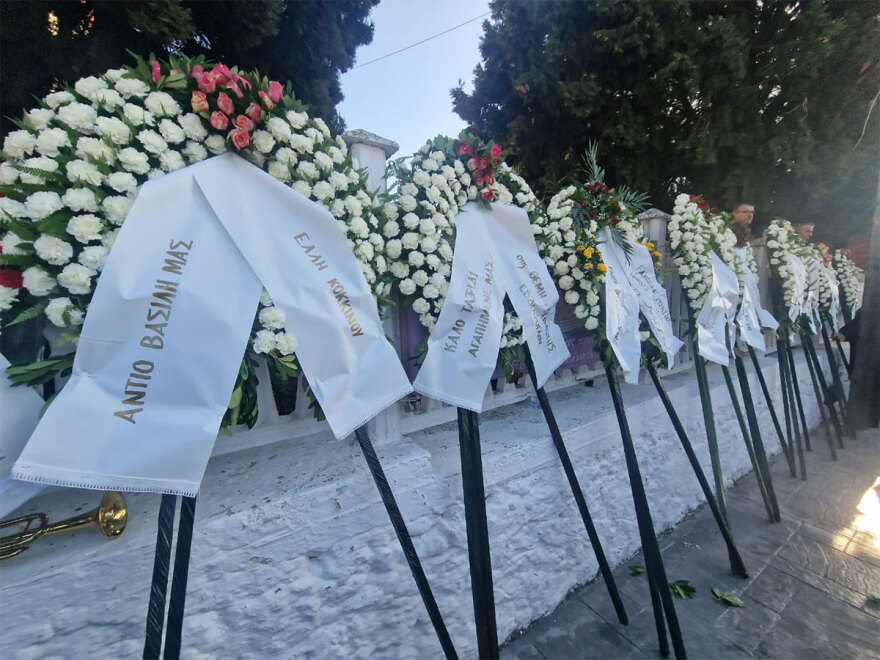 Το τελευταίο αντίο στον Βασίλη Καρρά στη γενέτειρά του, το Κοκκινοχώρι Καβάλας - Βίντεο και φωτογραφίες