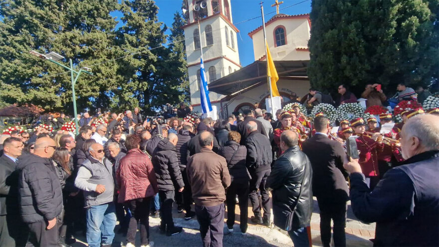 Το τελευταίο αντίο στον Βασίλη Καρρά στη γενέτειρά του, το Κοκκινοχώρι Καβάλας - Βίντεο και φωτογραφίες