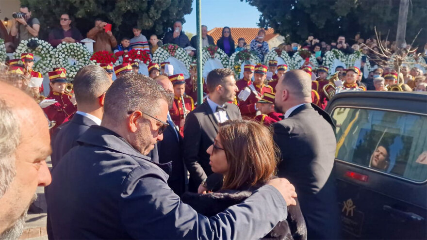 Το τελευταίο αντίο στον Βασίλη Καρρά στη γενέτειρά του, το Κοκκινοχώρι Καβάλας - Βίντεο και φωτογραφίες