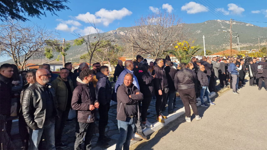 Το τελευταίο αντίο στον Βασίλη Καρρά στη γενέτειρά του, το Κοκκινοχώρι Καβάλας - Βίντεο και φωτογραφίες