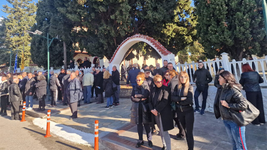 Το τελευταίο αντίο στον Βασίλη Καρρά στη γενέτειρά του, το Κοκκινοχώρι Καβάλας - Βίντεο και φωτογραφίες