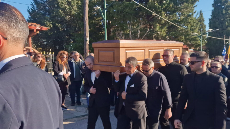 Το τελευταίο αντίο στον Βασίλη Καρρά στη γενέτειρά του, το Κοκκινοχώρι Καβάλας - Βίντεο και φωτογραφίες