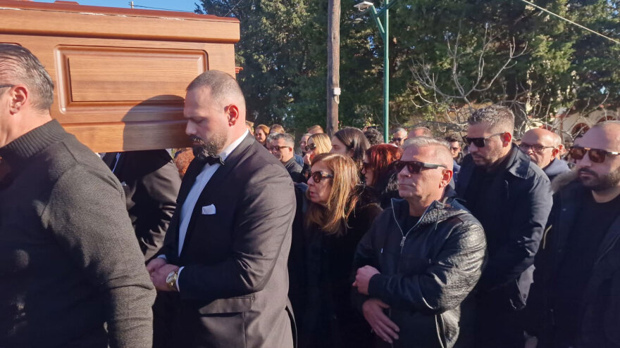 Το τελευταίο αντίο στον Βασίλη Καρρά στη γενέτειρά του, το Κοκκινοχώρι Καβάλας - Βίντεο και φωτογραφίες