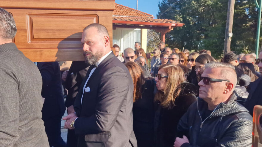 Το τελευταίο αντίο στον Βασίλη Καρρά στη γενέτειρά του, το Κοκκινοχώρι Καβάλας - Βίντεο και φωτογραφίες