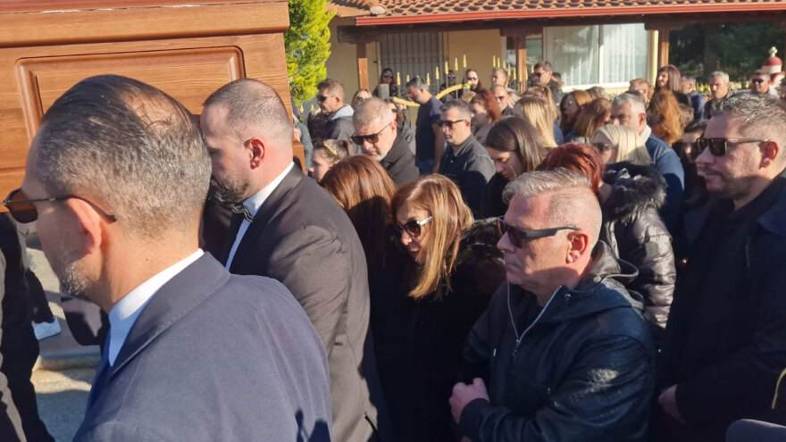 Το τελευταίο αντίο στον Βασίλη Καρρά στη γενέτειρά του, το Κοκκινοχώρι Καβάλας - Βίντεο και φωτογραφίες