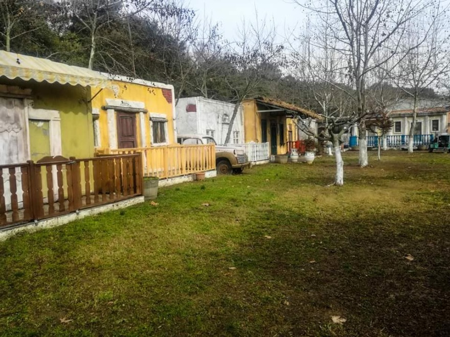 Η φάρμα του Βασίλη Καρρά: Ο παράδεισός του στο Κοκκινοχώρι και η τελευταία του κατοικία