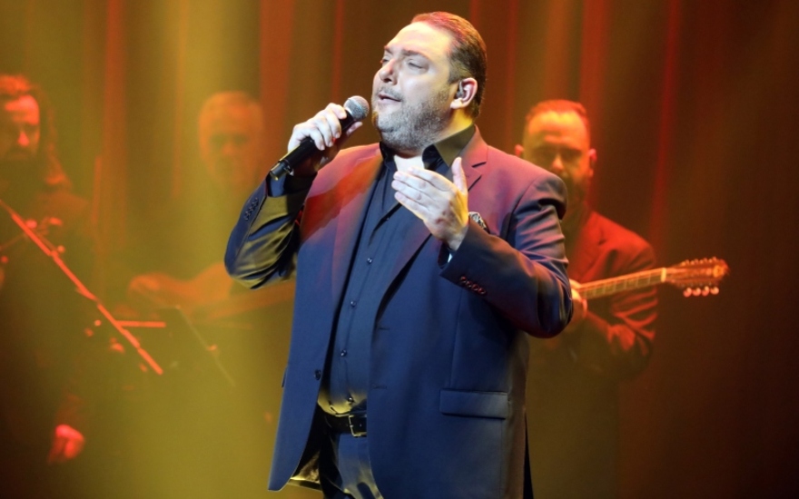 Μαρινέλλα: Επέστρεψε με κέφι στη σκηνή - Οι χοροί της, το «Άνοιξε Πέτρα» και το θερμό χειροκρότημα