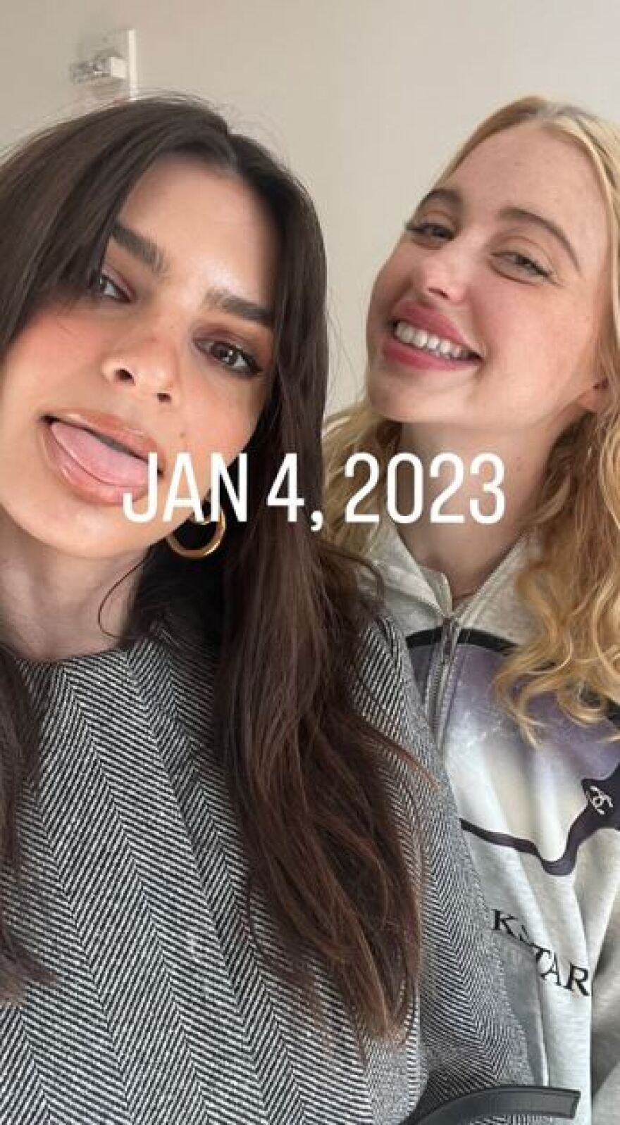 Έμιλι Ραταϊκόφσκι: «Θυμάται» τις καλύτερες και πιο σέξι στιγμές της από το 2023 - Δείτε φωτογραφίες